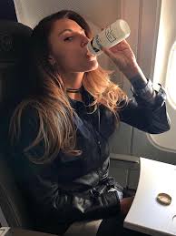 Thomalla doğdu doğu berlin'de , doğu almanya ekim 1989, 6, aktörlerin kızı simone thomalla ve andre vetters. Sophia Thomalla Facebook