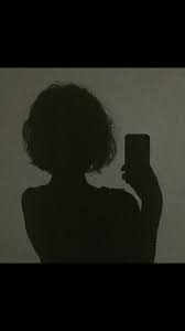pin by 𝑅𝐴𝑀𝐴 on صور ورا بعض shadow photography photo ideas girl girl shadow