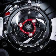 Clean Clutch Cover Can You Guess The Bike Double Tap And Tag A Friend To See This Ducatiobsession Ducati Ducati Superbike Ducati Motorbike