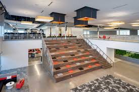 Zovio Headquarters Chandler Office Snapshots In 2020 Modular Walls Office Design Colleges And Universities