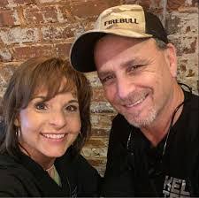 Mindy Dunkle's Instagram, Twitter & Facebook