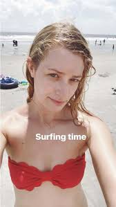 Beth Behrs Sexy Photo Collection - Fappenist