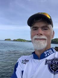 Il mio bellissimo papà nel 1984, fiero di sfoggiare il suo mono  sopracciglio. : r/OldSchoolCool