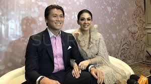 Inspirasi modis pembahasan baju pengantin tentang 47+ baju pengantin pria betawi, info penting! adalah 10 nama pakaian adat betawi dki jakarta pria dan wanita a pakaian adat betawi pria pada masyarakat betawi pakaian adat prianya terbilang cukup simpel alias sederhana tidak ada. Sampai Susah Jalan Begini Indahnya Gaun Pengantin Syahrini