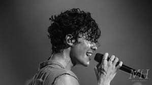 Jan 06, 2021 · in my blood by shawn mendes toward the end of the second episode of the season, daphne and simon dance together at a ball as the first official act of their plot to improve daphne's social. Shawn Mendes Medium Length Curly Hair Man For Himself