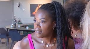 Fatima van De Bondgenoten walgt van likkende medebewoner: "Echt heel vies"  Beschrijving