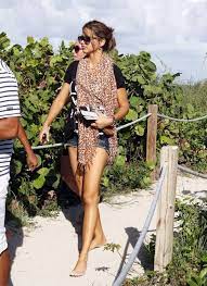 Barefoot Celebrities Adriana Lima Sandy Bare Feet Adriana Lima Style Adriana Lima Barefoot