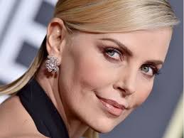 6:53 πμ, τετάρτη 24 ιουν 2020 6:53 πμ, 24 αποκάλυψη από τη σαρλίζ θερόν: Sarliz 8eron H Kallonh Prwhn Mpalarina Poy Katekthse To Xoligoynt