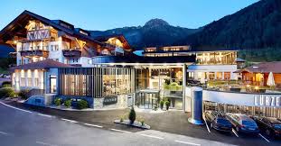 Das Alpin Life Resort Lurzerhof S In Obertauern Die Legere Verspielte Art Wellnessurlaub Mit Der Wellnessurlaub Wellnesshotels Osterreich Salzburger Land