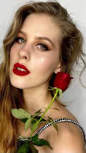 ⁣, ⁣Easy Valentines Dinner Makeup 😍 Inspired by the iconic 50s ❣️⁣, ⁣⁣,  ⁣Will you be trying this out? 💋⁣, ⁣⁣, ⁣⁣, ⁣Pro tip: Use some micropore  tape for a no mess; no fuss winged liner! Perfect every ...