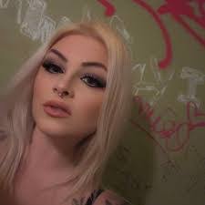 Ashlee Buchanan's Instagram, Twitter & Facebook