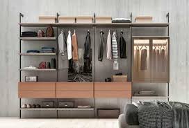 Uno spazio dove l'eleganza si mette in bella mostra, grazie a soluzioni espositive, pratici accessori e sistemi di illuminazione insieme alle. Cabine Armadio Per Camera Da Letto Clever