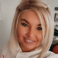 Jennifer Seese's Instagram, Twitter & Facebook