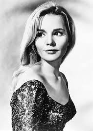 Susan Blakely appears as, 'Joyce Windsor in the 1989 made for television  film, 'Make Me An Offer'. #Iconic #Classic #LivingLegend  #ThatsEntertainment