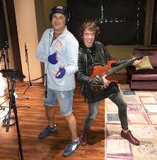 El triunfo del colombiano rigoberto urán en la novena etapa del tour de francia sirvió de inspiración para que luis carlos cifuentes homenajeara al ciclista nacido en urrao cifuentes es reconocido por haber pintado al rockero mick jagger, de the rolling stones, en una oblea con arequipe. Mick Jagger On Twitter Otd In 2015 We Were On Stage In The Sweet City Of Buffalo New York