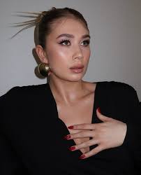 Tutvustame teile Starr stuudio professionaale ✨ Just nemad loovad teile  kõige meeldejäävamad look'id 🤍 Kirjutage meile, et broneerida endale aeg  kõige ilusama look'i saamiseks. @starr_stuudio