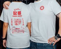 Anda bisa mendapatkan kaos yang berkualitas dengan desain yang anda inginkan dari rumah atau bisa juga dengan ke konveksi. 560 Ide Design Kaos Di 2021 Kaos Desain Desain Kaos Oblong