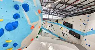 Damit das abstand halten noch besser. Neueroffnung Der Grossten Boulderhalle Europas Bergsteigen Com