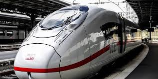 57% der deutschen haushalte zur miete, davon ein großteil in mietwohnungen. Wohnungsnot 25 Jahriger Tauscht Seine Wohnung Gegen Ein Leben Im Zug Express De