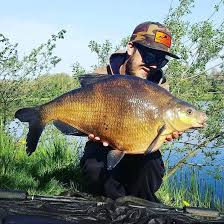 Parkeringen var full av bilar så jag trodde inte det skulle finnas någon plats att fiska på. 12 Snabba Fragor Till Calle Larsson Swedish Anglers