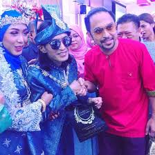 Dulu masa zaman kegemilangan slam, zamani nie pernahlah digosipkan dengan siti nurhaliza. Bila Duduk Bersanding Rasa Bagai Mimpi Zamani Terharu Akhirnya Dapat Naik Pelamin