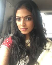 She made her film debut through the movie 'pattom pole'. Pin On Malavika Mohanan