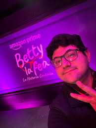 Habemus bailes, risas y confesiones!!!! DIVINA COMIDA MÉXICO estrena la  tercera temporada y el espectáculo promete música, comedia, magia,  fantasías y mucho corazón!!!! La cuarta y última mesa de esta tercera  entrega