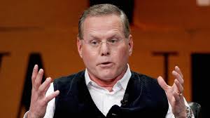 11 CEOs get richer as investors get poorer