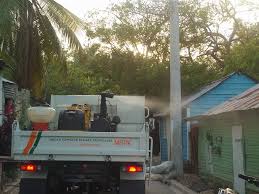 BARAHONA: Obras Públicas fumiga contra los mosquitos en barrios ...