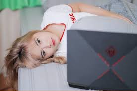Lalu bagaimana suasananya pada tahun 1960an? Gaya Menggoda Donna Visca Gamer Seksi Yang Gemar Pakai Rok Mini Okezone Lifestyle