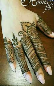 Indian mehandi designs dont have lots of empty spaces in their patterns which is what distinguishes it from. Best Mehndi Design Image Videos Collection Our Top 100 Picks For 2019