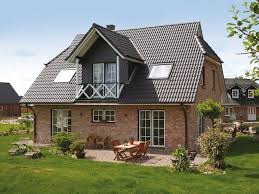 Einfamilienhaus Mit Giebel Und Balkon Von Eco System Haus Friesenhaus Massivhaus Moderne Hausfassade