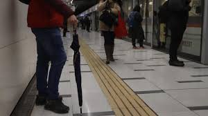 Llueve este lunes en la región Metropolitana: Revisa aquí cómo está funcionando el Metro de Santiago