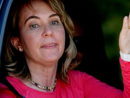 Giffords completes skydive to mark shooting anniversary