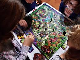 Tenemos experiencia en creación y diseño de juegos de mesa por más de 30 años. Una Familia Enamorada De Los Juegos De Mesa Ekilikua