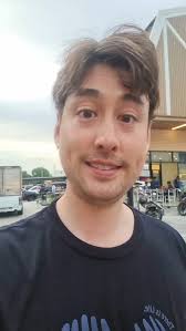 James visiting a Market in Lam Lukka. Too busy to film. Got to eat!  #mufasaphotography #mufasavideoproduction #jamesilesgo #food #market  #thaifood #thaimarket #amazingthailand