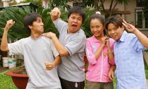 Angela phương trinh sinh năm 1995, nổi tiếng từ lúc chín tuổi qua các bộ phim kính vạn hoa, mùi ngò gai, người mẹ nhí. Dan Diá»…n Vien Kinh Váº¡n Hoa Sau 15 NÄƒm NgÆ°á»i Thanh Sao Káº» Rá»i Showbiz Vnexpress Giáº£i Tri