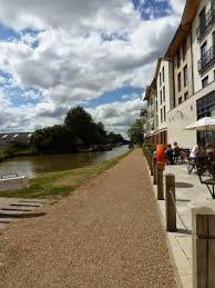 Built alongside the canal, the stratford upon avon project is a hotel with 130 bedrooms, and retail units on the ground floor. Premier Inn Stratford Upon Avon Waterways A Great Budget Hotel