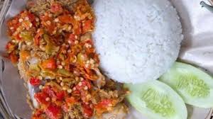 Kemudian masukkan potongan ayam crispy satu persatu ke dalam cobek, lalu pukul bersama dengan sambal yang sudah halus. Ayam Geprek Sambal Korek Kriuk Dan Pedas Ini Cara Membuatnya Pwmu Co Portal Berkemajuan