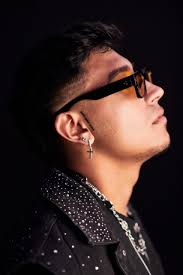 Ellen Gómez le canta al amor propio en su canción 'Contigo'