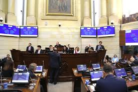 La plenaria del senado aprobó la reforma al código penal colombiano, en el cual se adiciona una circunstancia de agravación punitiva al delito de trata de la comisión primera del senado aprobó el acto legislativo de la reforma política para la congelación de salarios de funcionarios del estado. Senado De La Republica De Colombia