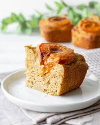 Arres Moelleux Abricots Amande Une Belle Motivation Pour Sortir De Mon Lit Ce Matin A Savoir Une Part De Gateau Moel Desserts Food Baby Food Recipes