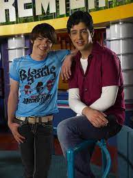 El actor drake bell, conocido por ser uno de los protagonistas de 'drake y josh', fue arrestado y acusado, a principios de este mes, de poner en peligro a una menor de edad tras un hecho que. Complete A Musica De Drake E Josh It S Gonna Take Some Time To Realize Drake And Josh Drake Josh Drake Bell