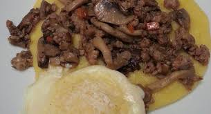 Una ricetta che pu sembrare laboriosa ma facilissima da realizzare. Salsiccia Funghi Polenta E Formaggio Una Mamma In Cucina E I Suoi Due Piccoli Aiutanti