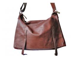 J'ai pris le sac besace en couleur marron et je ne suis vraiment pas déçu par cette sacoche. Epingle Sur My Wish List