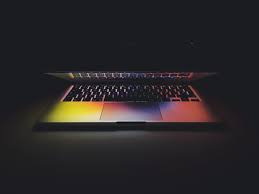 Cameras, even those in phones, brag about megapixels and lens specifications — but laptops? Apple RecomandÄƒ Utilizatorilor SÄƒ Nu Acopere Camera Web A Macbook Urilor Rezolvit