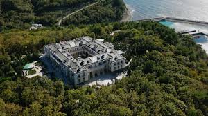 That medvedev and his family are regular guests at the residence was already known, but navalny's group managed to record the first aerial footage ever published. Navalny Investigation Shines Light On Putin S Palace
