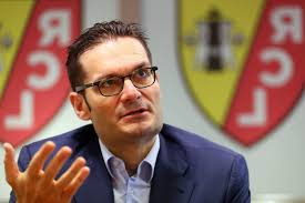 Pourquoi critiquer Monsieur Samba ? Réjouissons nous d'avoir pu voir jouer  ce gardien , finir deuxième non loin d'un titre face au multi milliardaire  du quatar. Il a réussi être top 2