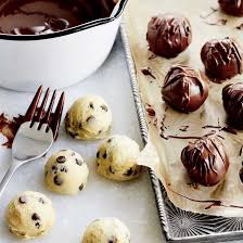 Truffes A La Pate De Biscuits Coupdepouce Com Desserts Cookies Recipes Christmas Chocolate Desserts