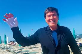 Gianni morandi and luciano pavarotti, ars canto g. Gianni Morandi S Situation Three Months After His Burn The Road To Recovery Is Still Long Newsline